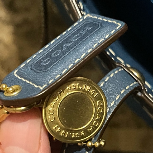 Coach Tote Shoulder Signature Canvas - Picture 10 of 12